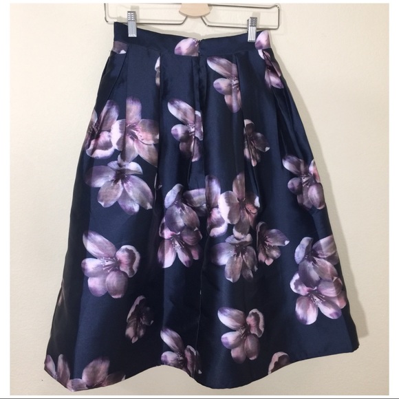 ANGL Floral Skirt Size S - Picture 4 of 7